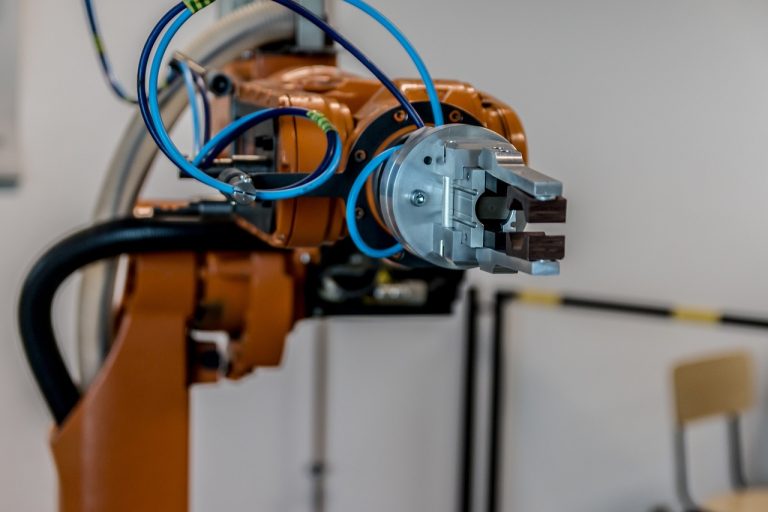 Comment devenir expert en automatisation avec des formations de pointe ?